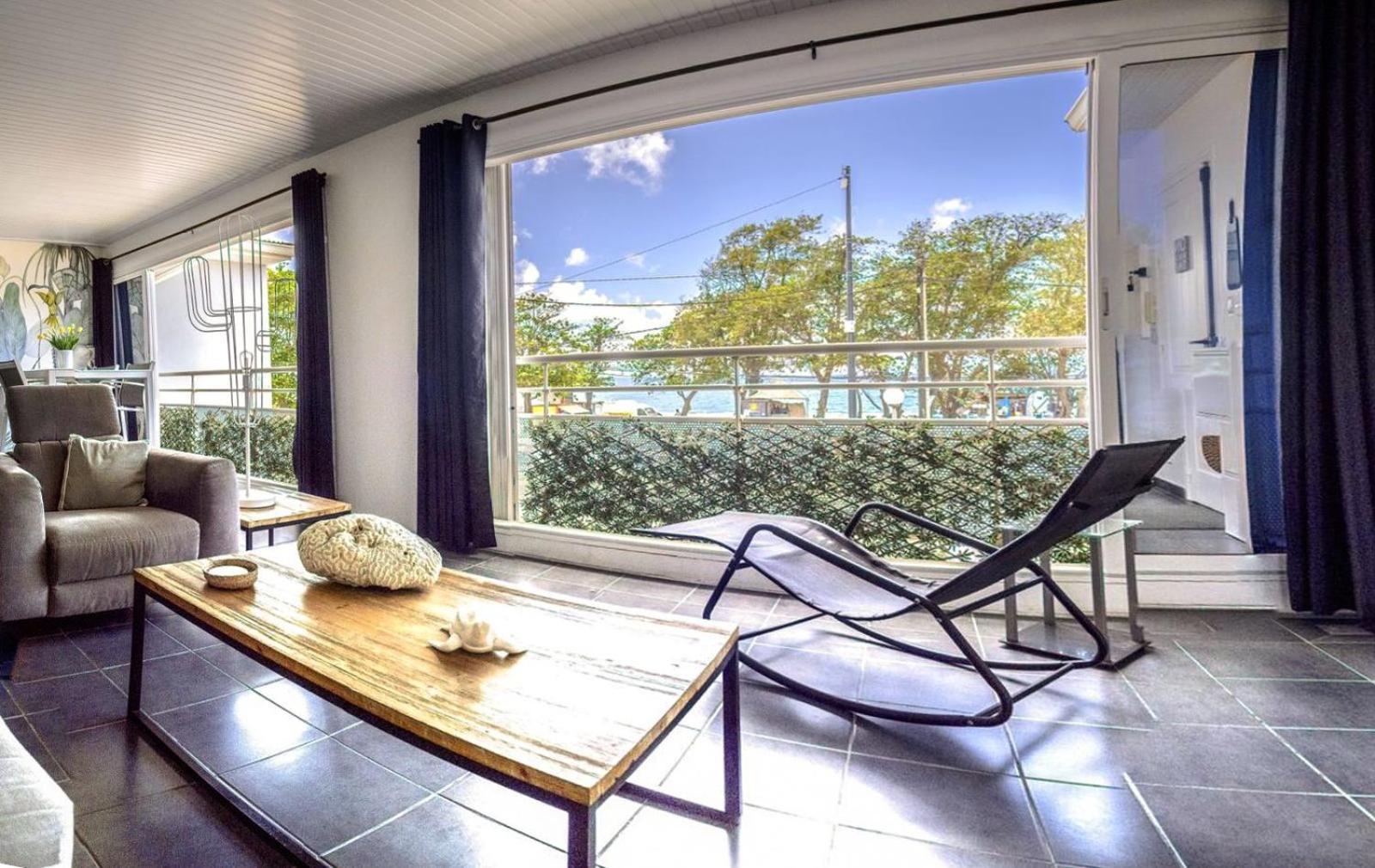 Face A La Plage Avec Parking Securise Appartement De Luxe Ou Suite Privee Avec Coin Petit Dej Selon Disponibilite Ле-Діаман Екстер'єр фото